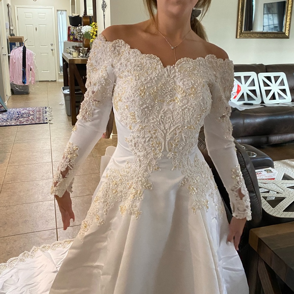 Size 4 long sleeve beaded beautiful wedding dress